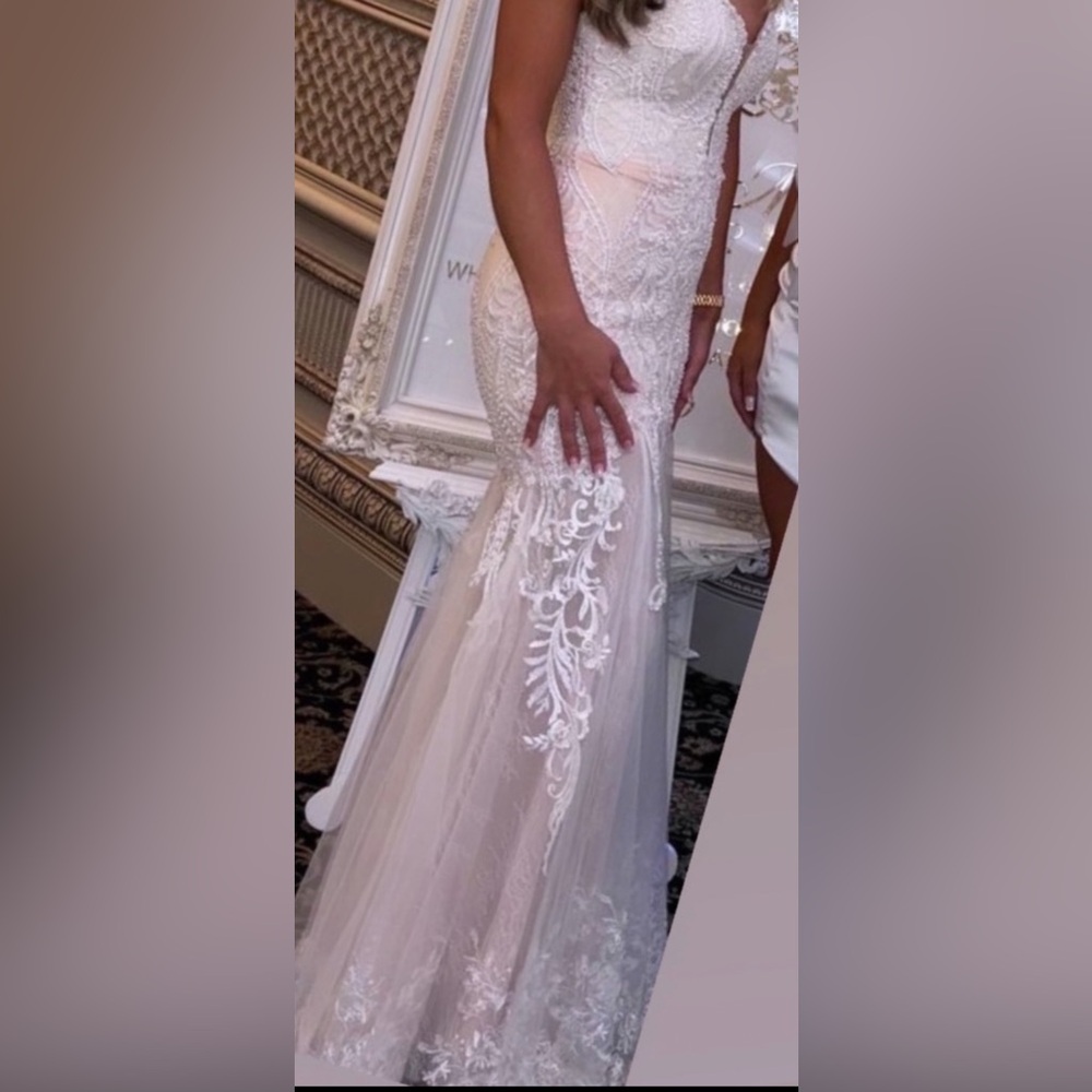 Sweetheart.
Beaded nude white lace, Bridal dress mermaid style